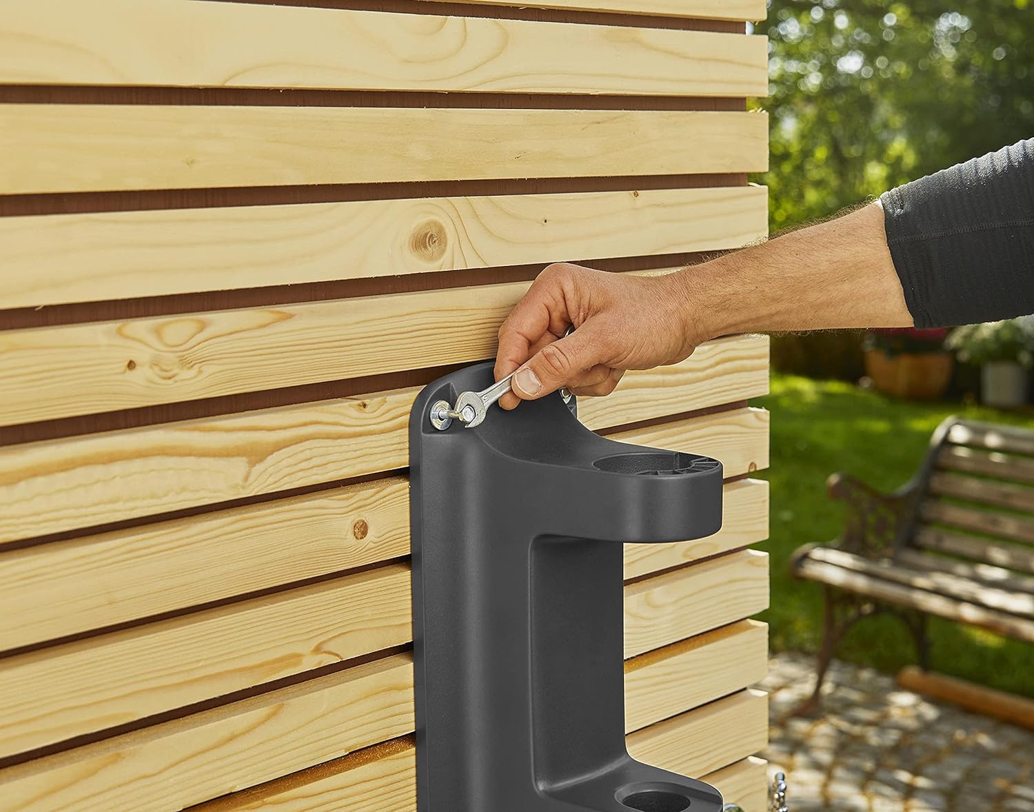 Gardena Wall-Mounted Auto-Retractable Hose Reel